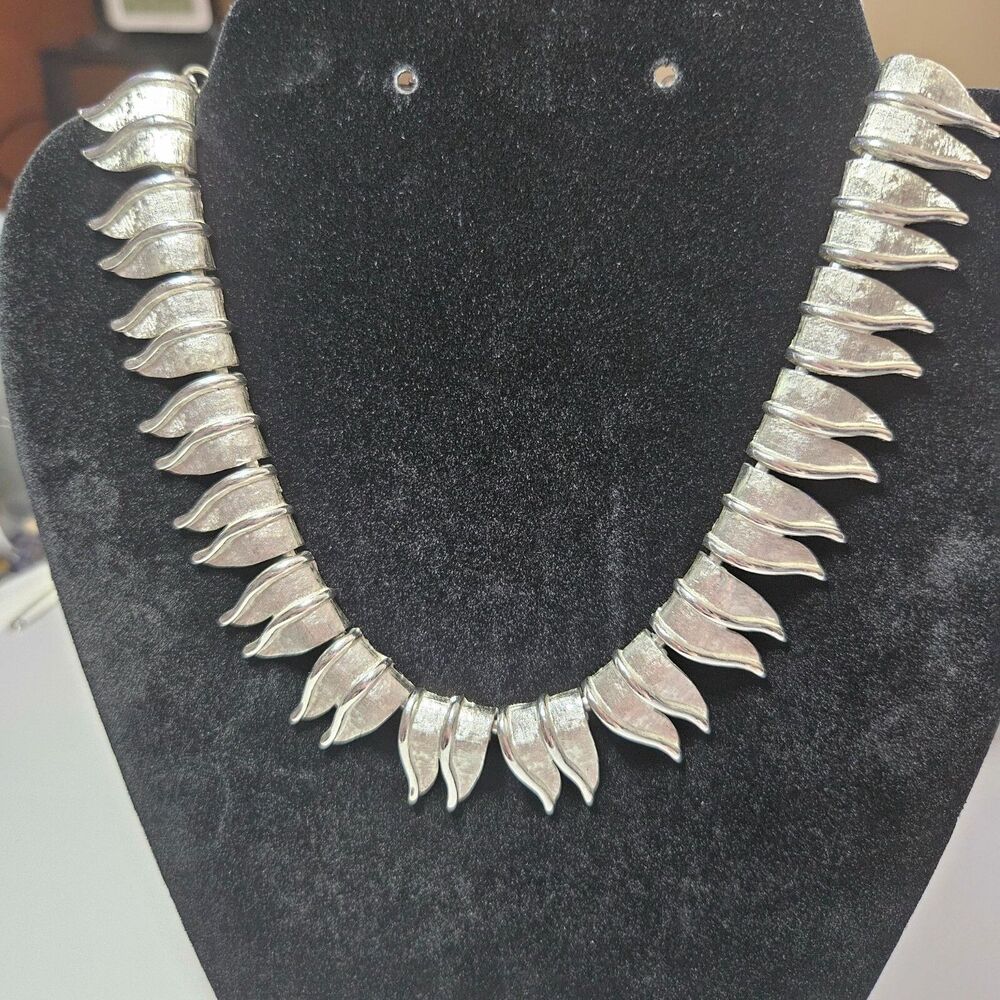 Charel vintage silver tone collar necklace 24-28"